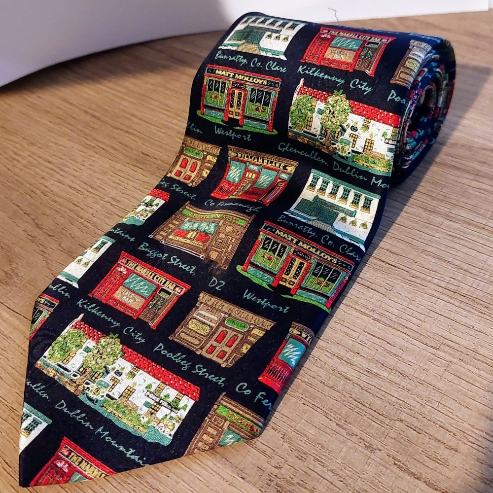 Pubs of Ireland mens 100% silk necktie